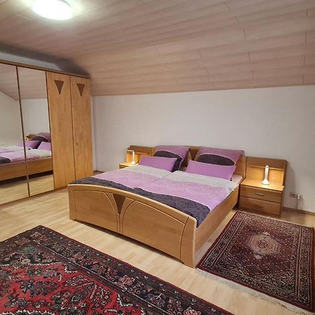 Gemuetliche 120 Qm Ferienwohnung Mit Balkon Adelsdorf Luaran gambar