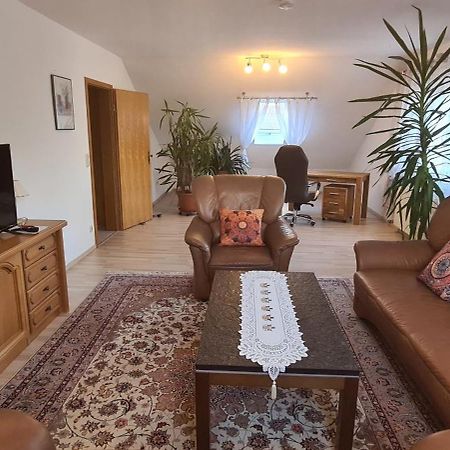 Gemuetliche 120 Qm Ferienwohnung Mit Balkon Adelsdorf Luaran gambar