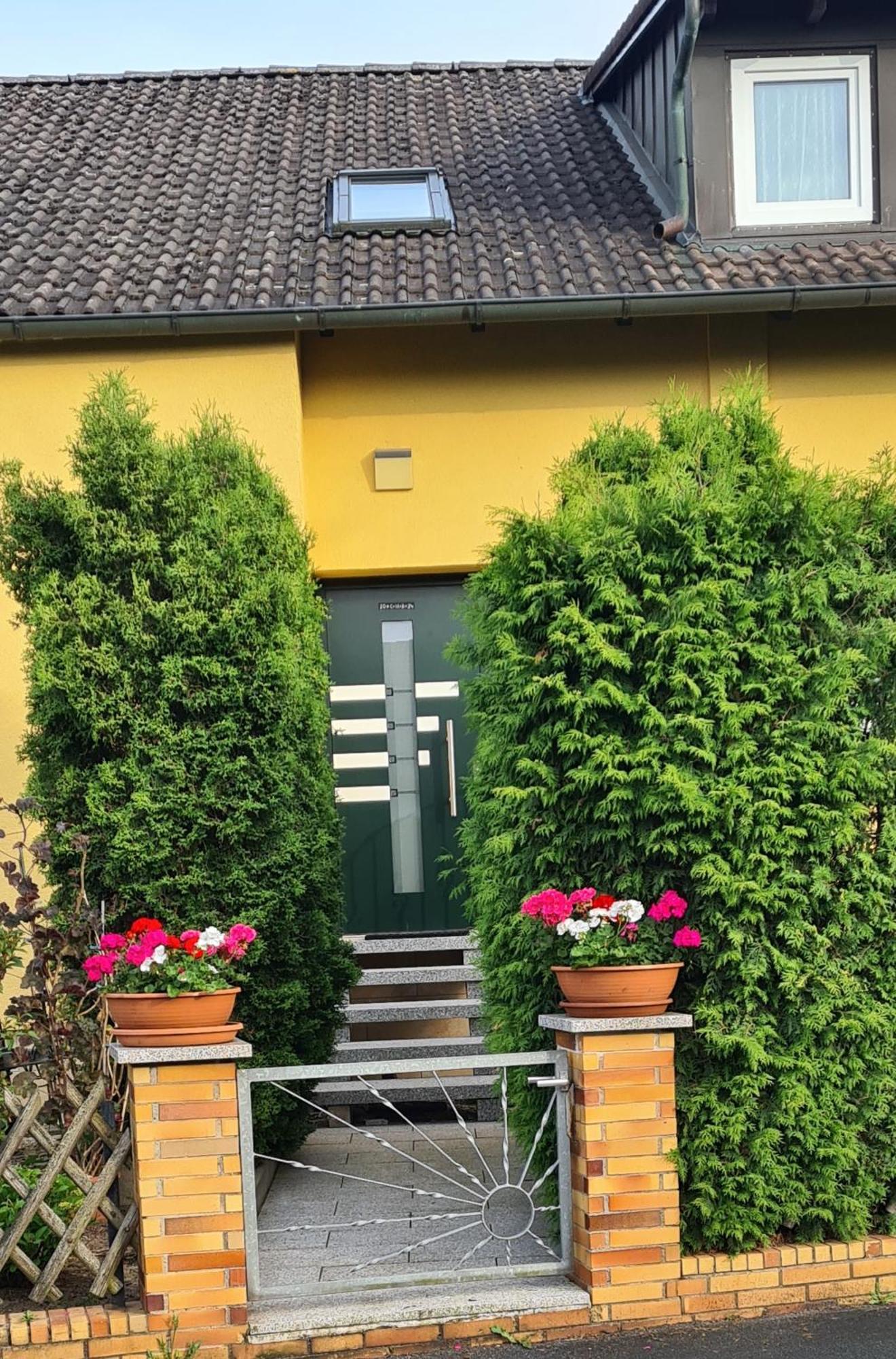 Gemuetliche 120 Qm Ferienwohnung Mit Balkon Adelsdorf Luaran gambar