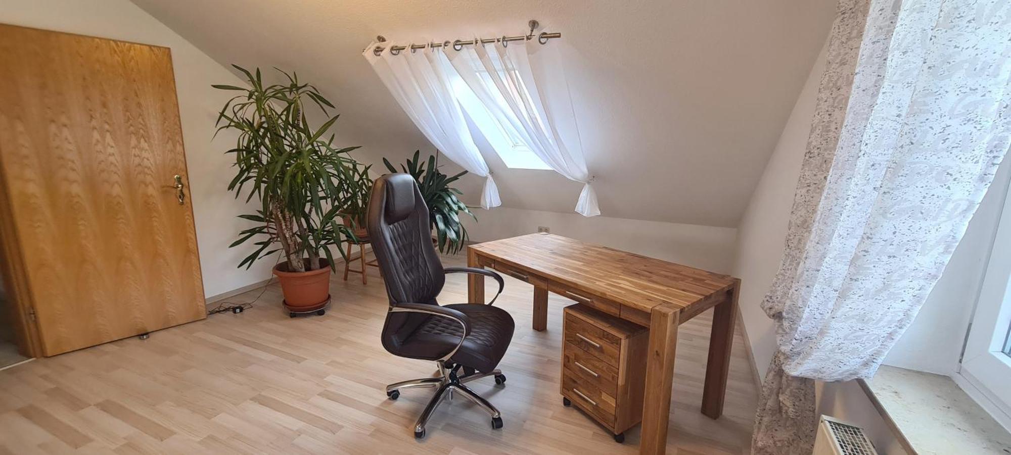 Gemuetliche 120 Qm Ferienwohnung Mit Balkon Adelsdorf Luaran gambar