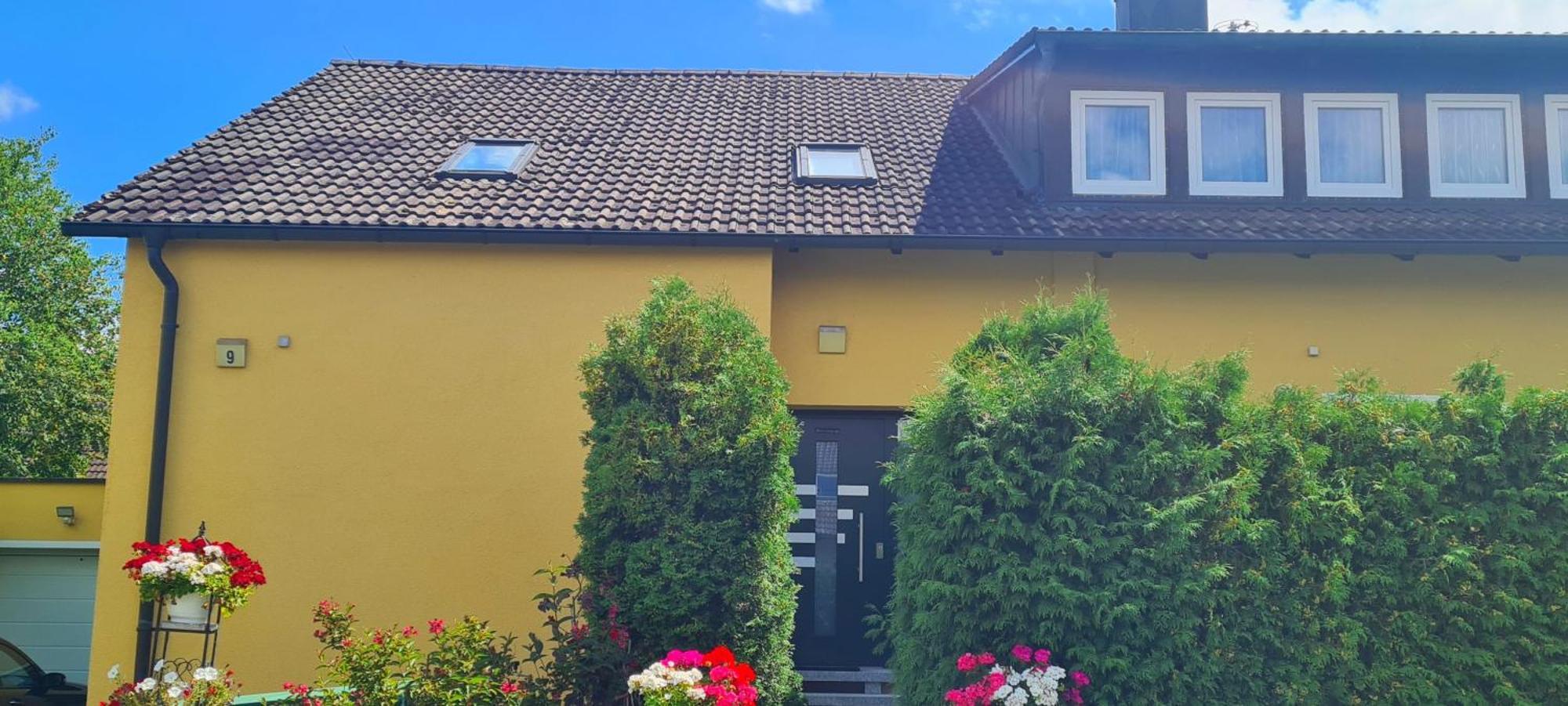 Gemuetliche 120 Qm Ferienwohnung Mit Balkon Adelsdorf Luaran gambar
