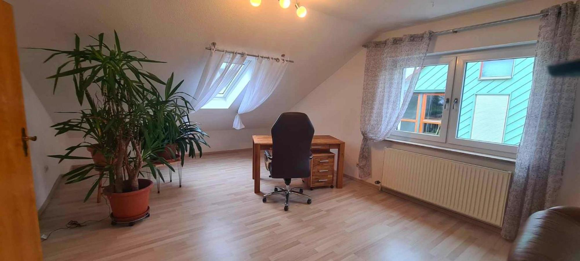 Gemuetliche 120 Qm Ferienwohnung Mit Balkon Adelsdorf Luaran gambar