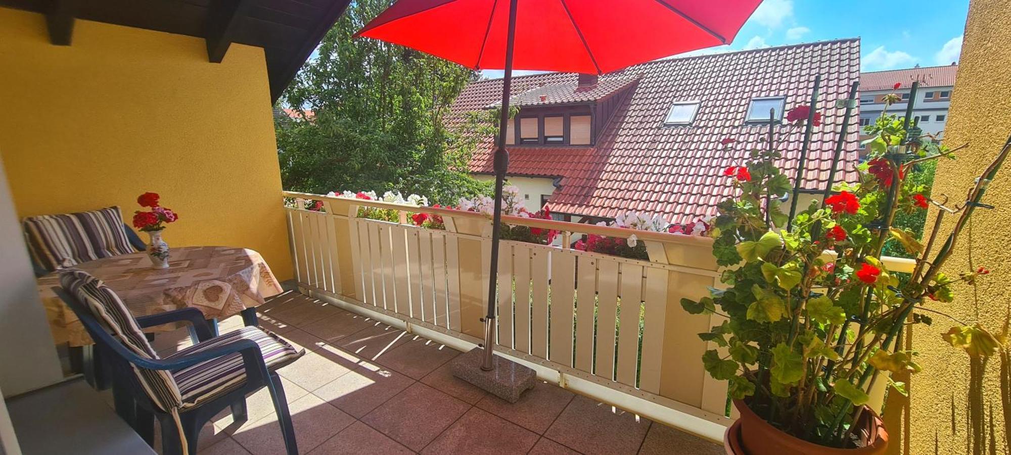 Gemuetliche 120 Qm Ferienwohnung Mit Balkon Adelsdorf Luaran gambar