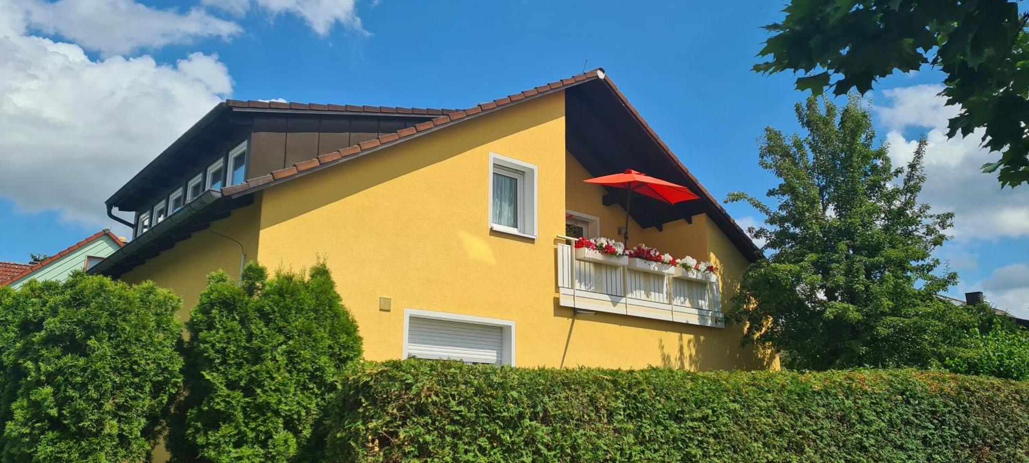 Gemuetliche 120 Qm Ferienwohnung Mit Balkon Adelsdorf Luaran gambar