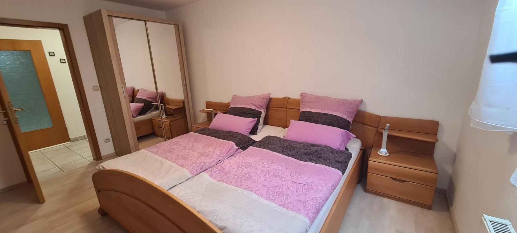 Gemuetliche 120 Qm Ferienwohnung Mit Balkon Adelsdorf Luaran gambar